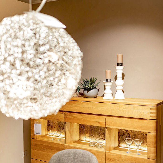 Hängelampe im Esszimmer, perfekt über dem Esstisch