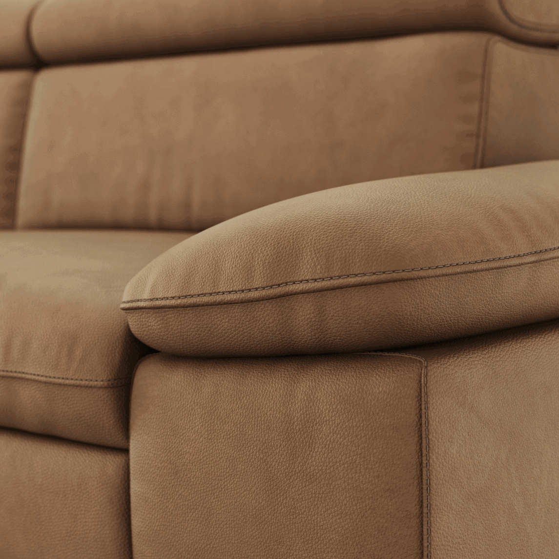 Cognac-Braunes Ecksofa Felipa mit Lederbezug und Zusatzfunktionen von Global Family