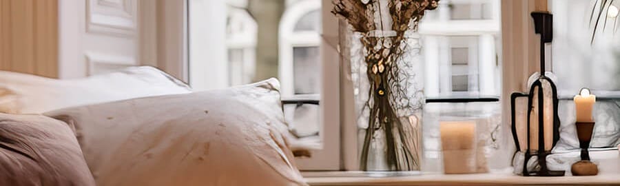 Gemuetliche_Leseecke_mit_Sofa_Decken_Kerzen