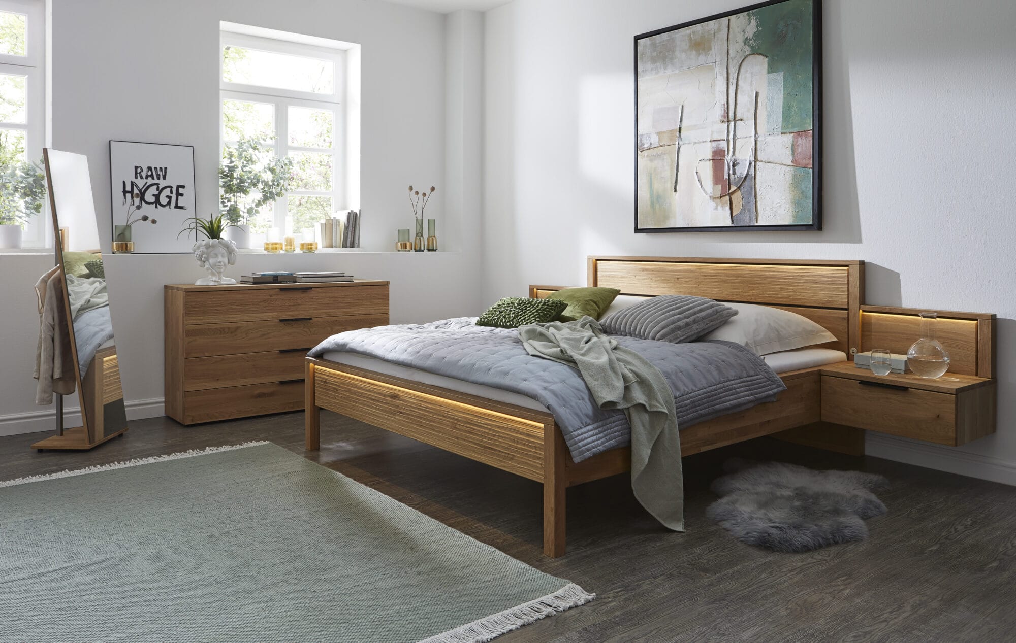 Bett Kommode und Nachttisch aus Massivholz, zeitlos