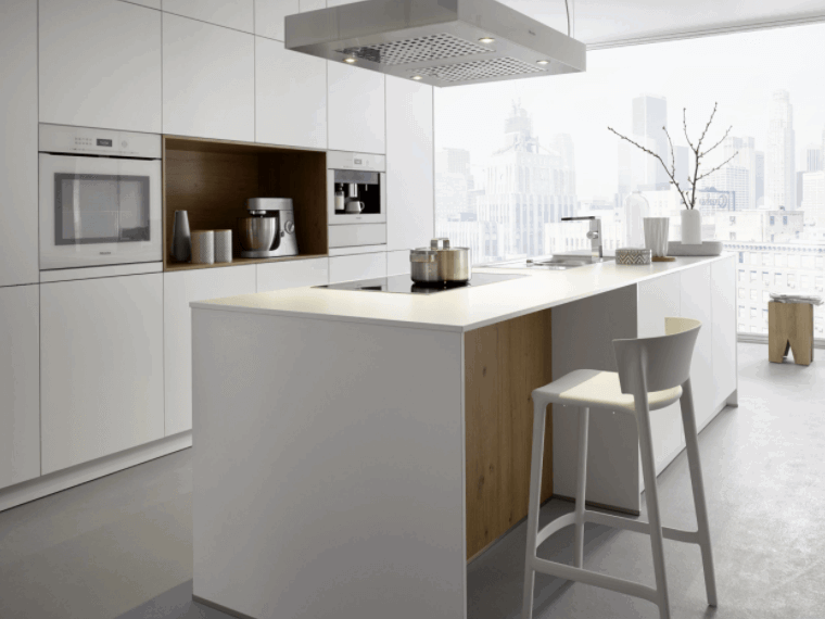 Inselkueche_Designkueche_in_weiß