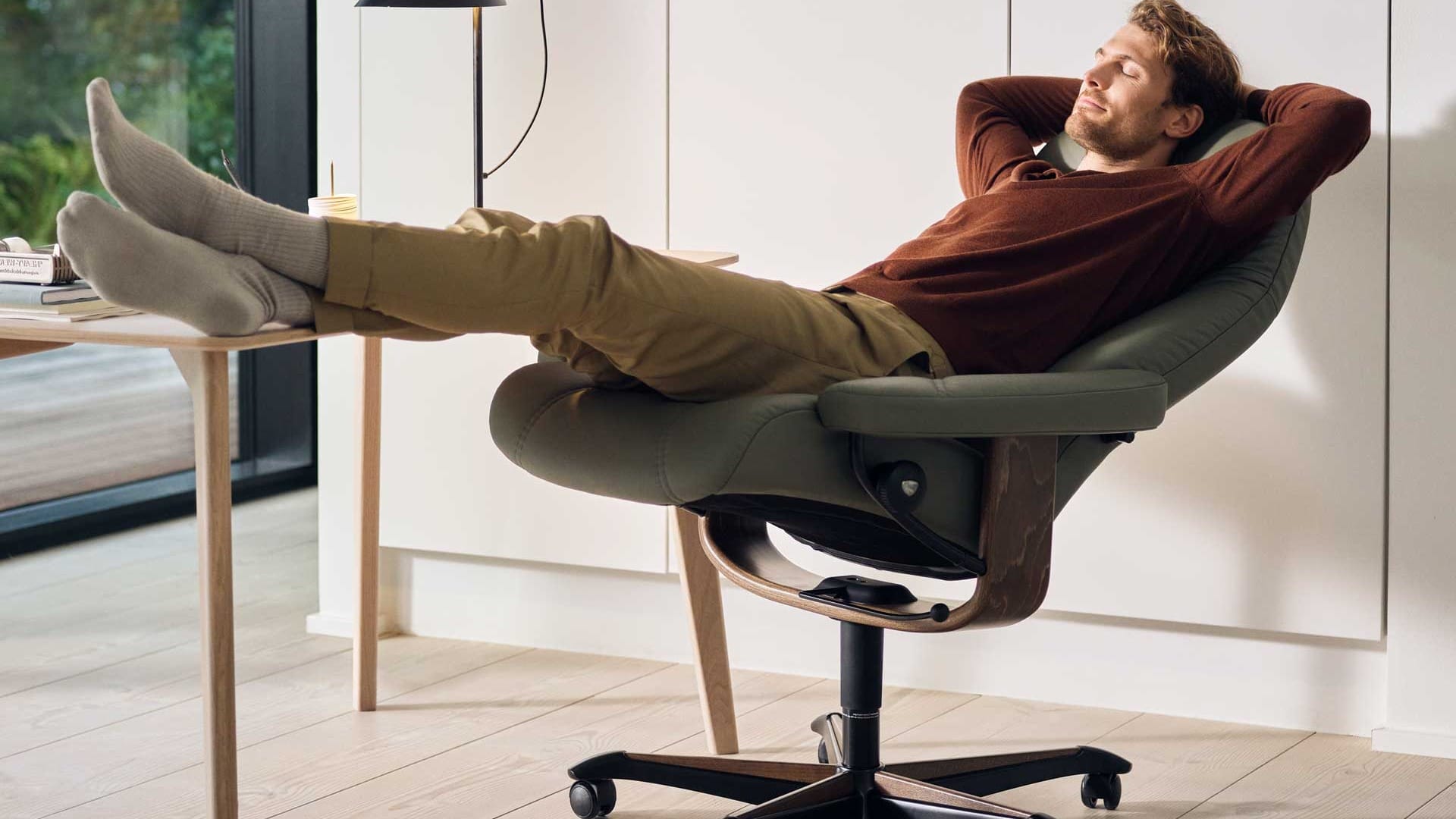 ergonomische Stühle, Höhenverstellbare Schreibtische, Schreibtische für große Menschen