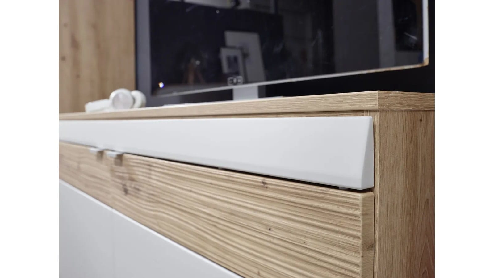 Wohnwand EM Teolo - mit Wandboard und Beleuchtung und geschroppter Rückwand, Alteiche, Lichtgrau – Bild 6