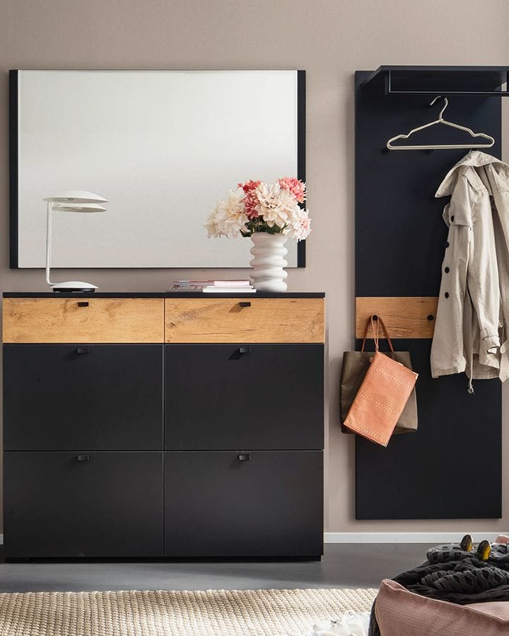 Garderobe, schwarze Garderobe, schwarz und Holz Garderobe, moderne Garderobe, edle Garderobe, chice Garderobe,