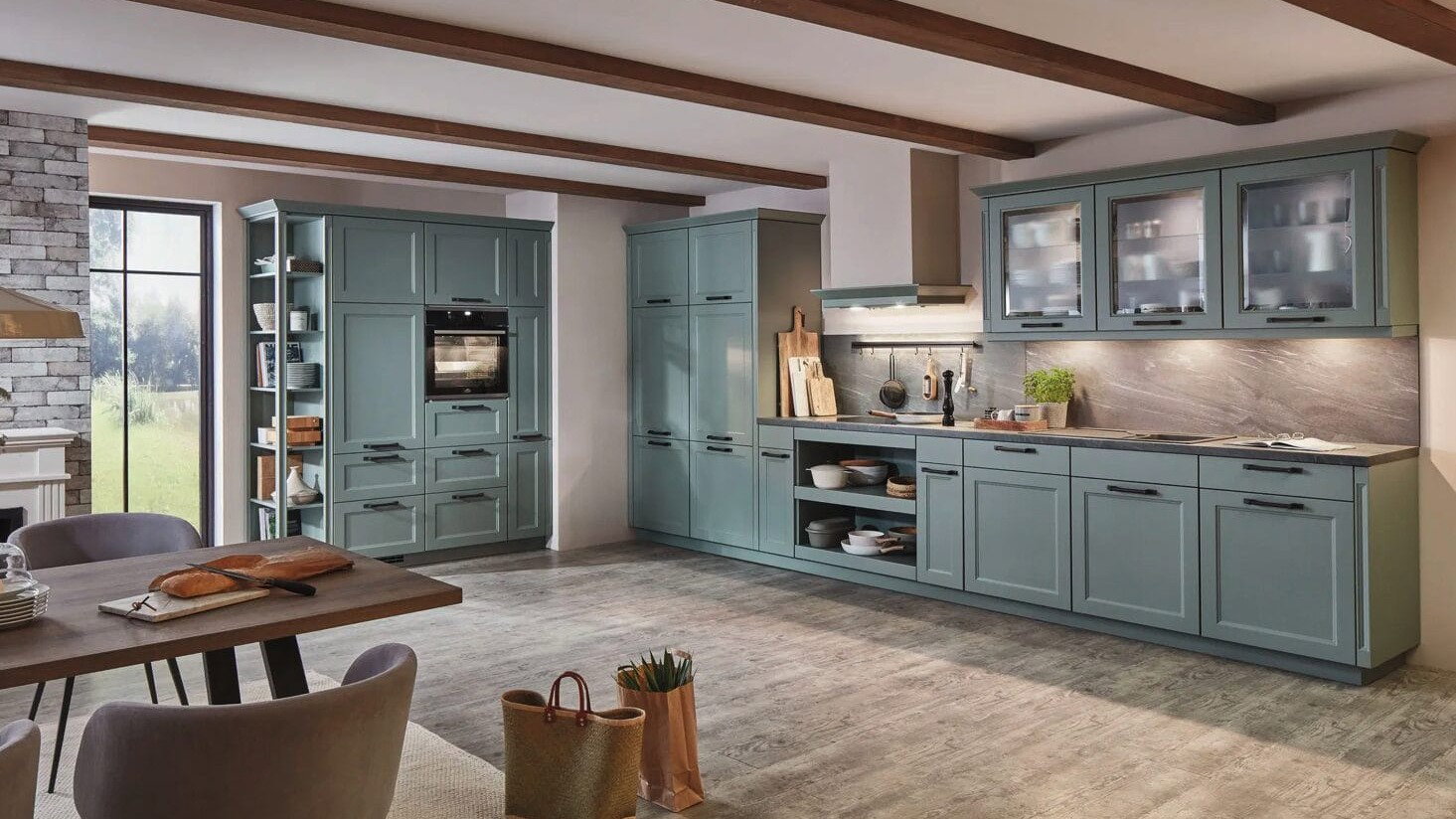 Küchen-Trends 2025: Landhausküchen,, Beispielküche hellblau mit Naturholz