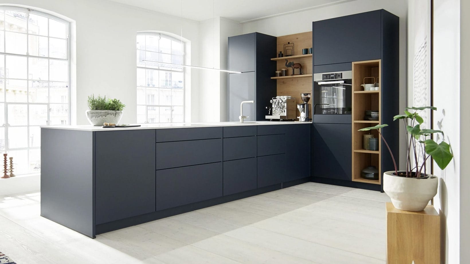 Contur® 54.160 Küchenzeile in Tiefblau Samtmatt mit modernen Miele-Geräten und stilvollem Design