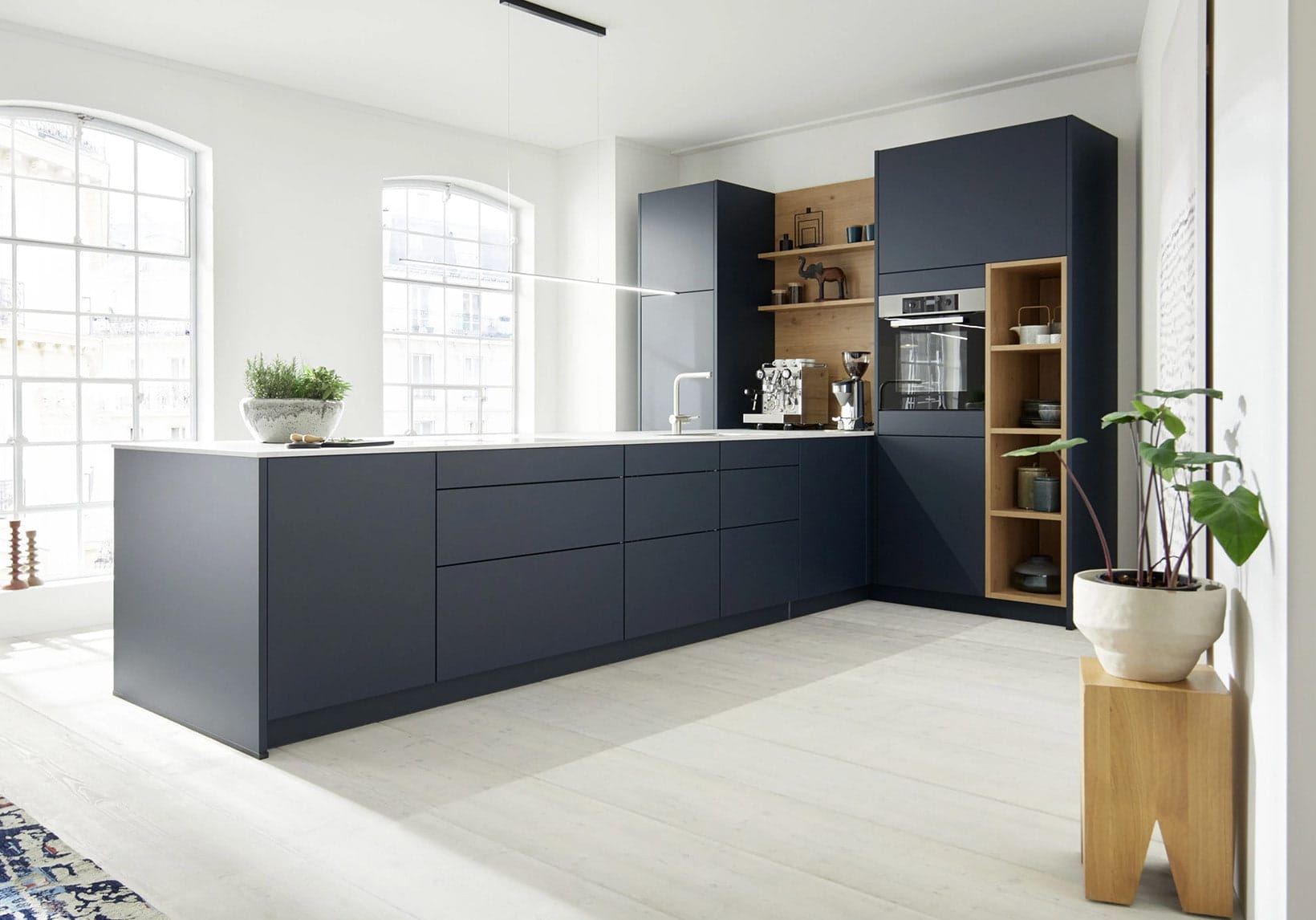 Contur® 54.160 Küchenzeile in Tiefblau Samtmatt mit modernen Miele-Geräten und stilvollem Design