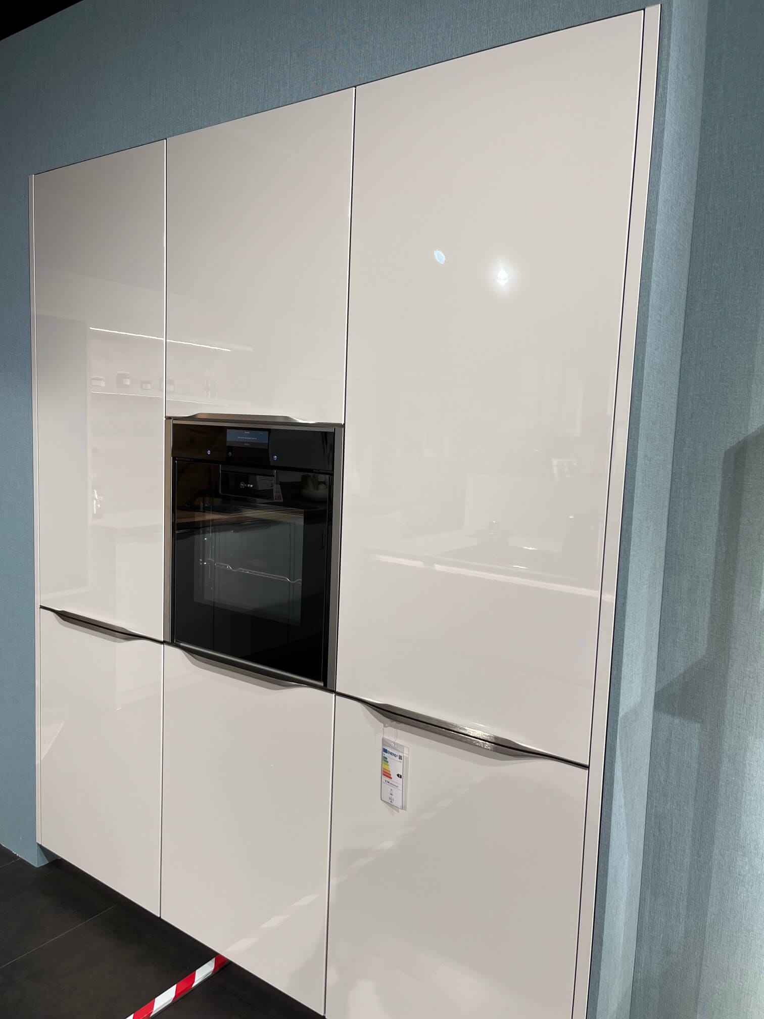 Musterküche Global Koje 602 mit Kochinsel – Bild 4