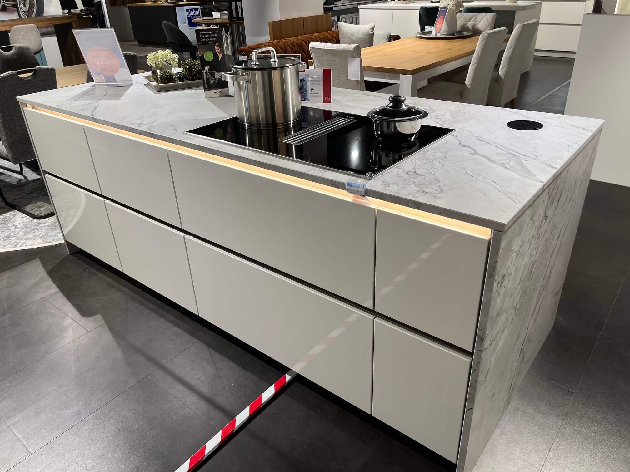Musterküche Global Koje 602 mit Kochinsel – Bild 5
