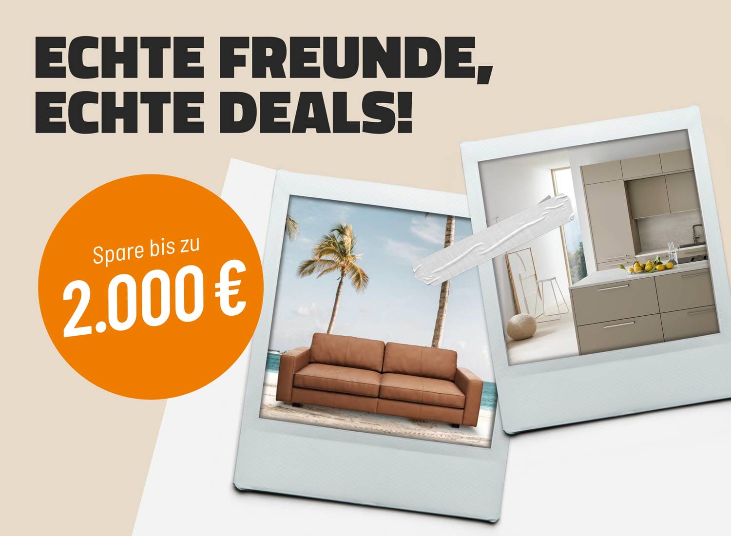 Wir sehen einen Angebotsbanner auf dem Echte Freunde, Echte Deals steht. Es sind zwei Polaroids mit einer braunen Couch und eine Nolte Küche zu sehen.