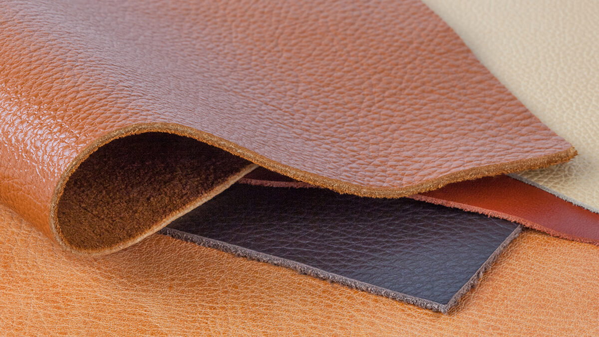 Hochwertiges Leder verändert sich mit der Zeit auf natürliche Weise. Seine Patina macht jedes Möbelstück einzigartig und verleiht ihm eine ganz persönliche Ausstrahlung.