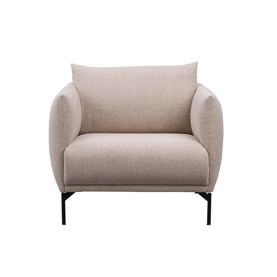 Beiger Sessel im skandinavischen Design mit schwarzem Metallgestell und gepolsterter Sitz- und Rückenfläche.