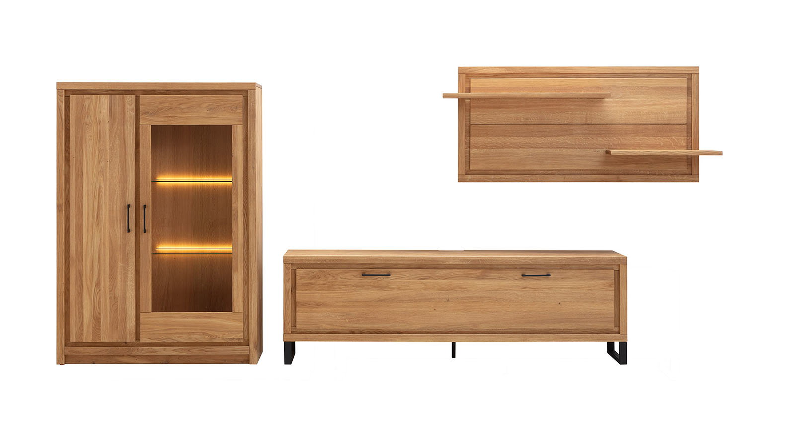 Wohnwand aus massiver Eiche in modernem Design mit integrierter LED-Beleuchtung, stilvollen Holzfronten und eleganter Wohnraumwirkung im Wohnzimmer