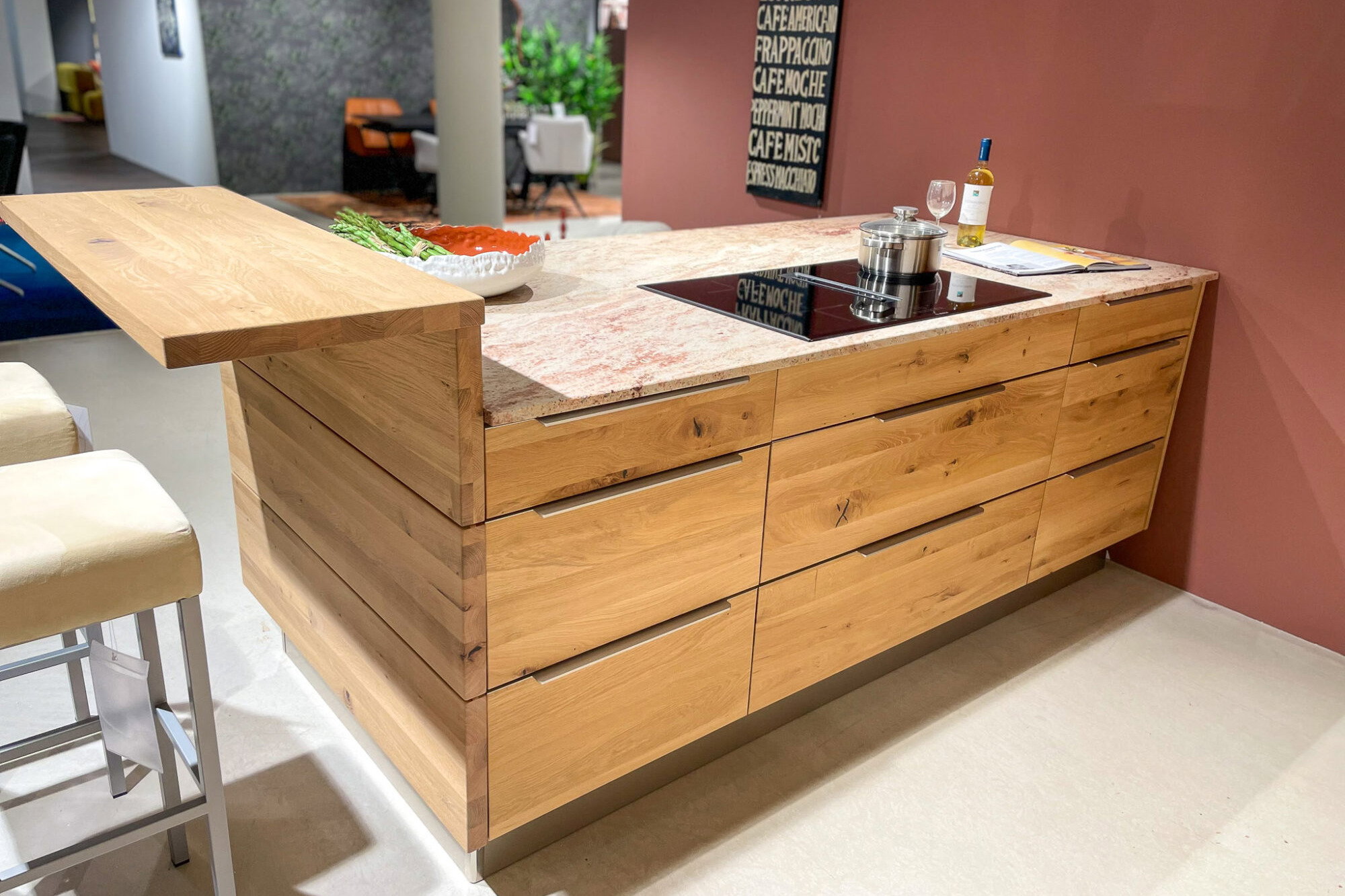 Stark reduzierte Ausstellungsküche von Decker bei Franke Home Company