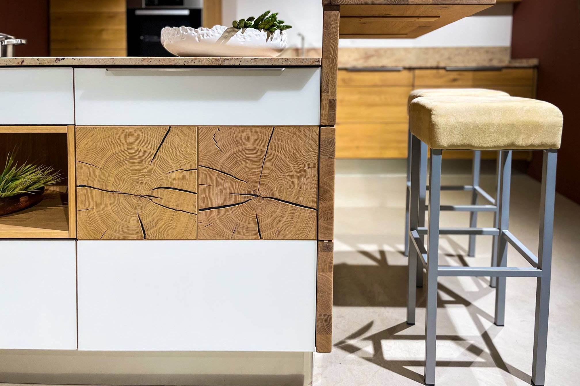 Stark reduzierte Ausstellungsküche von Decker bei Franke Home Company