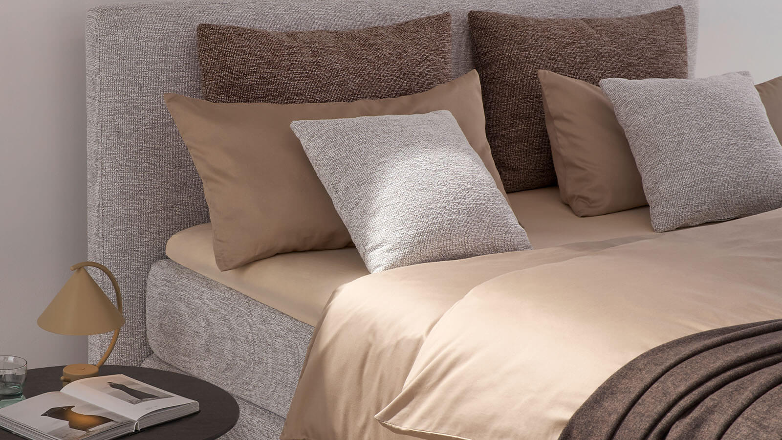 Modernes Boxspringbett Delia in Ecru mit Stoffbezug und schwarzen Metallfüßen