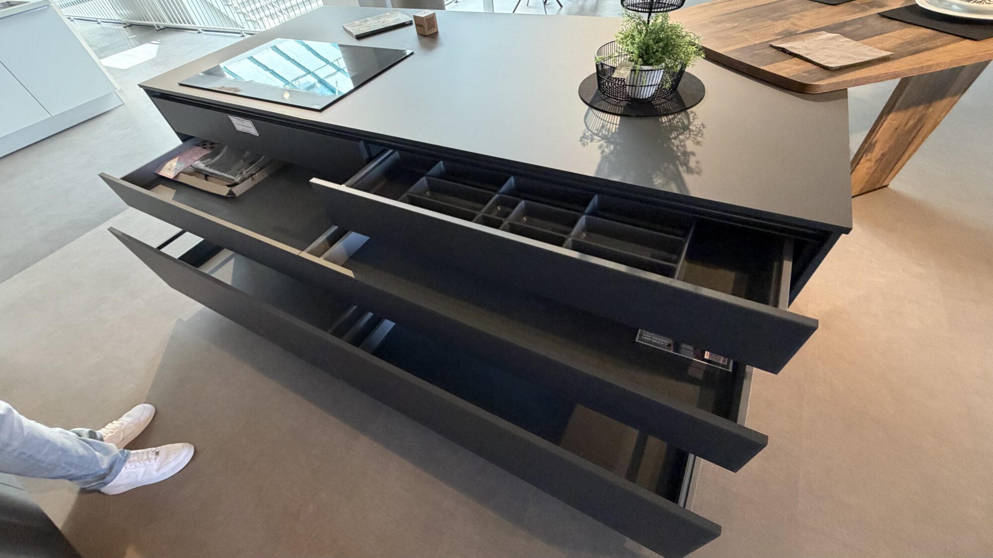 Schüller *Musterküche* Smartglas inkl. Siemens & Falmec Geräte – Bild 12