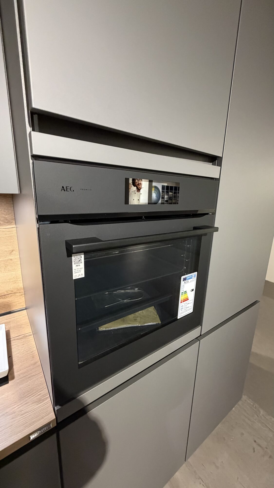 Nobilia *Musterküche* Touch inkl. AEG & Berbel Geräte – Bild 5