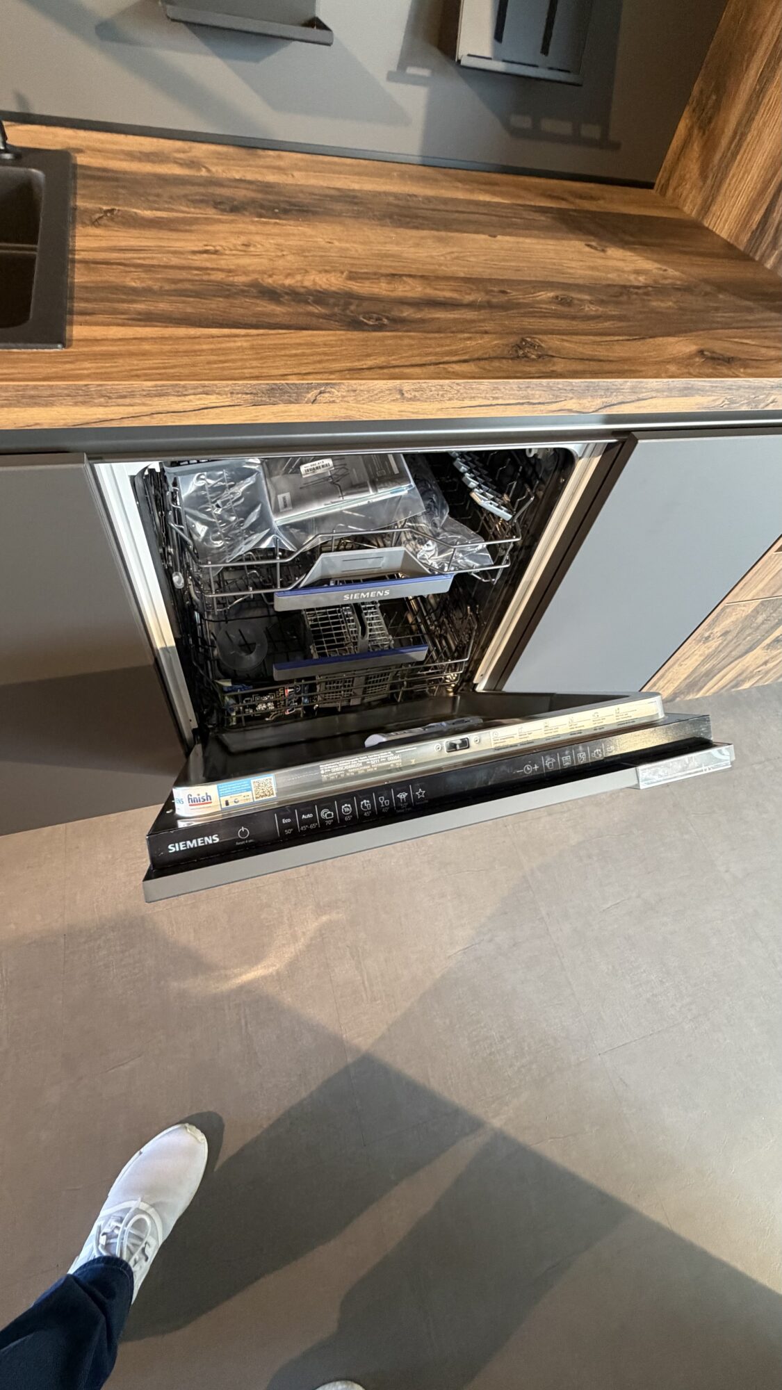 Schüller *Musterküche* Smartglas inkl. Siemens & Falmec Geräte – Bild 7