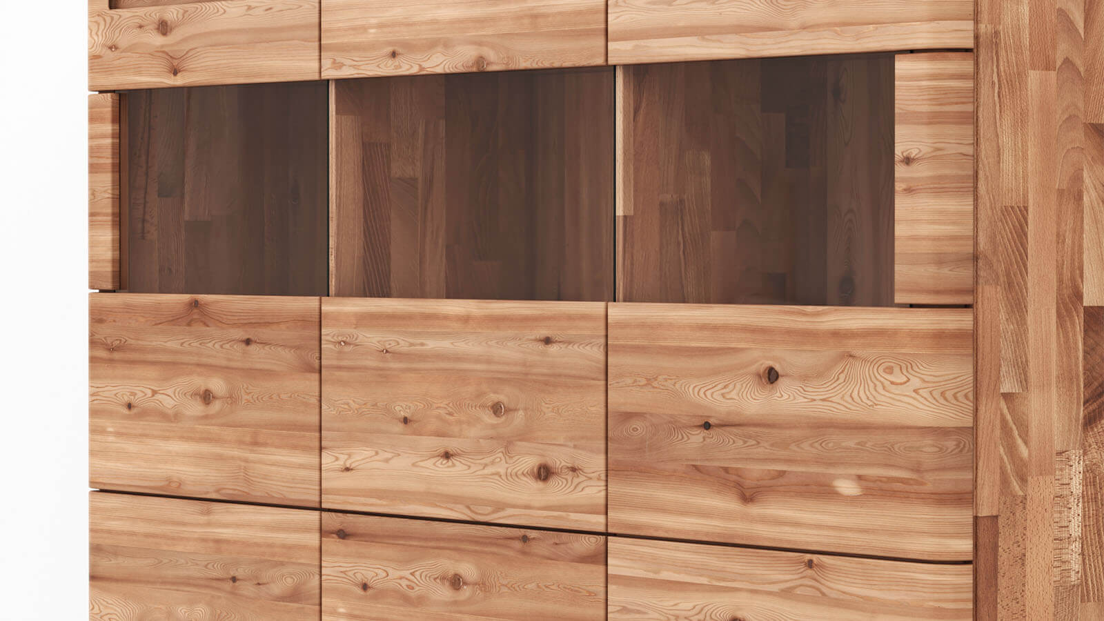Massivholz-Highboard aus natur geölter Astbuche mit gerundeten Fronten und großzügigem Stauraum